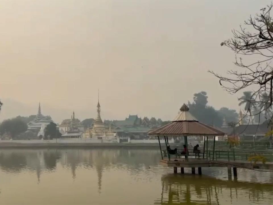 Токсичный смог окутал Чианг Май, когда Анутина направляется на север для осмотра кризиса из-за лесных пожаров.