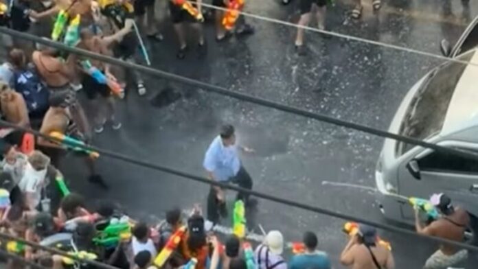 Туристы в Патонге арестованы за хаос с бросанием воды во время Сонгкрана