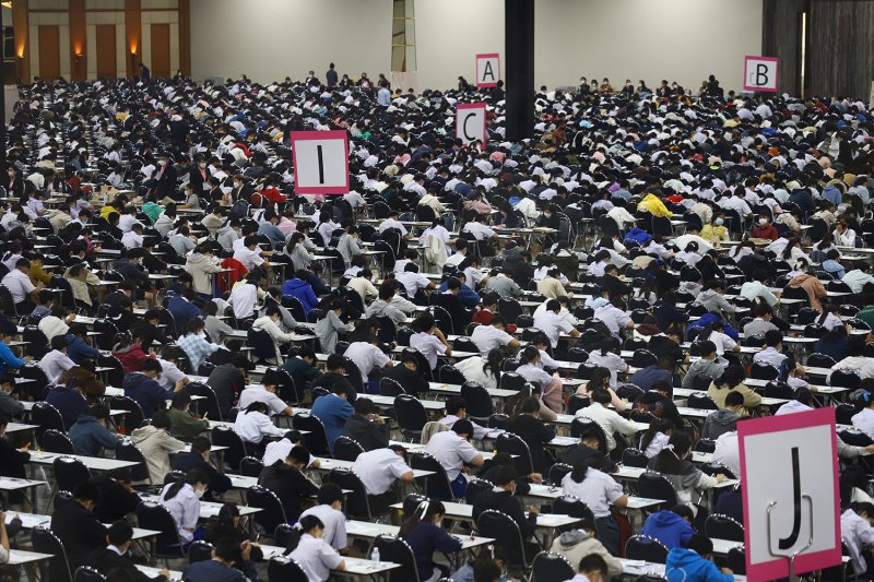 Экс-директору элитной школы в Бангкоке дали 27 лет тюрьмы за взятки при приеме студентов