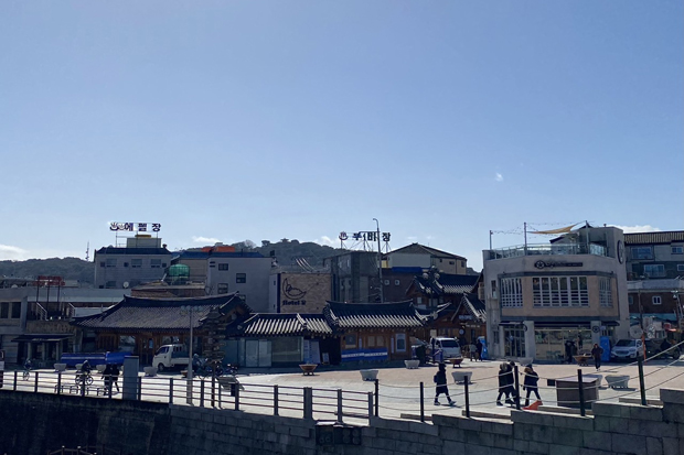 Южная Корея рассматривает помощь тайскому рабочему, раненому огнестрельным оружием.