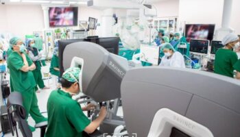 Rajavithi завершает первую роботизированную операцию на сердце