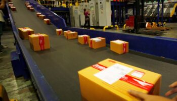 Thailand Post последним добавляет надбавку за топливо