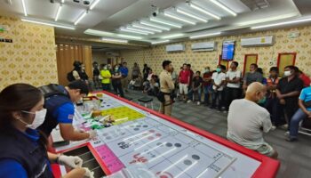 Two gambling dens busted in Bangkok, 104 arrests