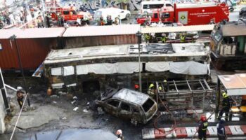 Водителей автобуса и поезда обвиняют после смертельной аварии на железнодорожном переезде