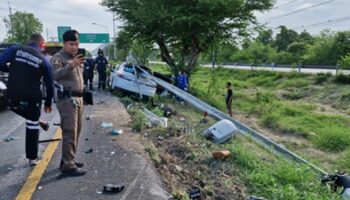Доктор среди двух убитых в ужасной аварии на объездной дороге Ча-Ам, когда защитное ограждение проткнуло автомобиль