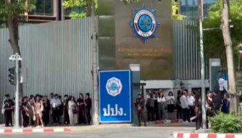 Здания Бангкока эвакуированы после того, как землятрясение в Мьянме потрясло столицу