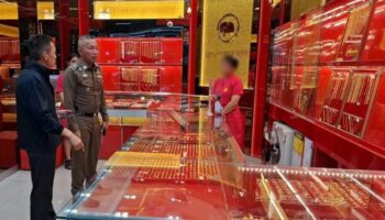 ЗMasked robber steals 1.6 million baht in gold from Samut Sakhon mall