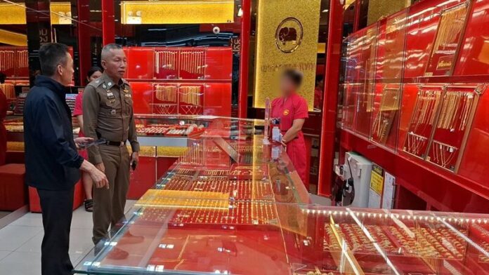 ЗMasked robber steals 1.6 million baht in gold from Samut Sakhon mall