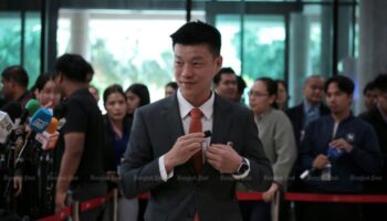 Лидер Народной партии заявляет, что «синее правление» подавляет Таиланд
