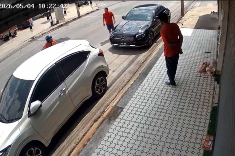 Малазийца разыскивают, занесенного в черный список за повреждение блокиратора на парковке в Хат Яи