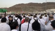 Паломники проводят ритуал Джамарат в то время как ключевые ритуалы Хаджа продолжаются в Мине и Мекке