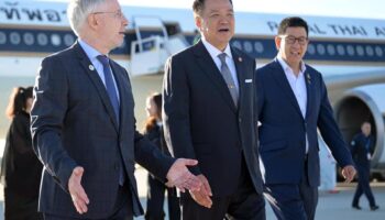 Премьер-министр Тайланда начинает визит в Париж с акцентом на энергетику, торговлю и культурные связи