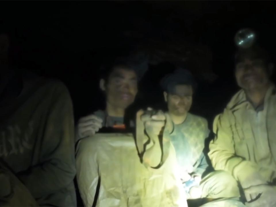 Пять trapped miners rescued in Laos flooded gold mine operation