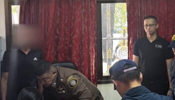 Старший чиновник Чианг Мая задержан в ходе расследования мошенничества с безгосударственными удостоверениями личности, связанном с подозреваемым в торговле оружием из Китая.