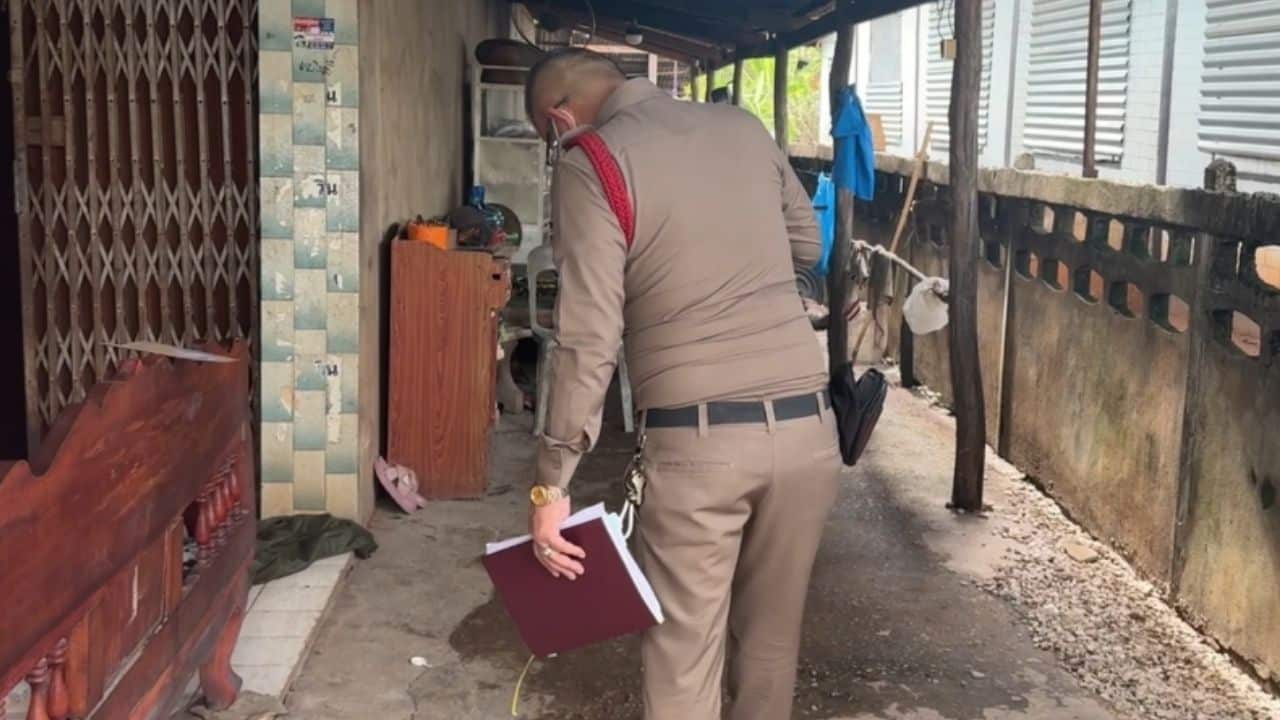 Тайский мужчина убивает 12-летнюю падчерицу и attacks жена ножом