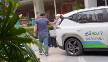Таксист на Пхукете отрицает нападение после того, как видео с аргументом стало вирусным