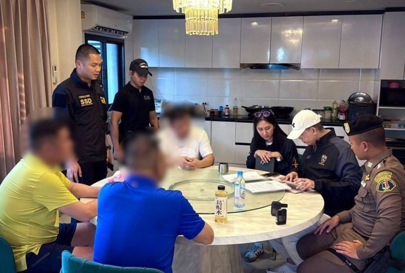 Четыре гражданина Китая арестованы в Чонбури, Самутпракан за мошенничество с компенсацией за землю в Ухане