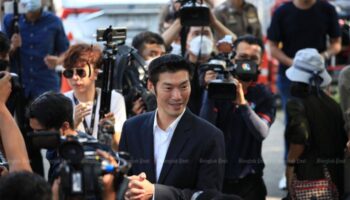 Thanathorn очищен от обвинений в оскорблении монархии из-за комментариев о вакцине
