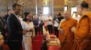 Wat Pho отмечает день Весак с Шри-Ланкой, Непалом