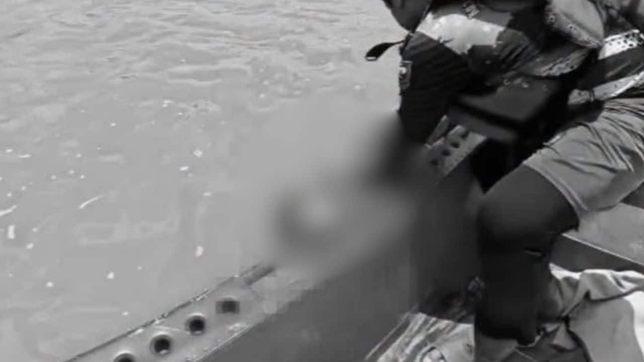 19-летняя девушка покончила с собой после шантажа со стороны бывшего парня.