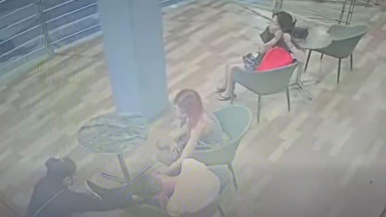 3 женщины украли у британца, спящего в ресторане Паттайи