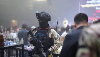 76 человек дали положительные результаты на наркотики в пабе Накхон-Патхом