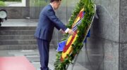 Анутин отдает дань уважения героям Вьетнама в Ханое