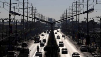 Внутренние нужды в 20 млрд бат, чтобы снять с домохозяйств счет за электричество для уличного освещения