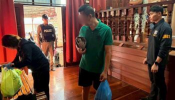 Офицер полиции ЛоэяArrested за участие в наркотрафиковой сети
