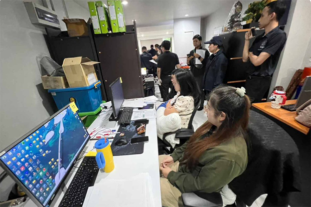 Официальный, связанный с мошенничеством на экзаменах, отстранен