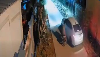 Подозреваемый транслирует в прямом эфире свой арест после убийства и кражи Ябы у продавцаLottery
