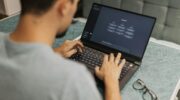 Проект TH-AI Passport обвиняется в оказании предпочтения крупным компаниям