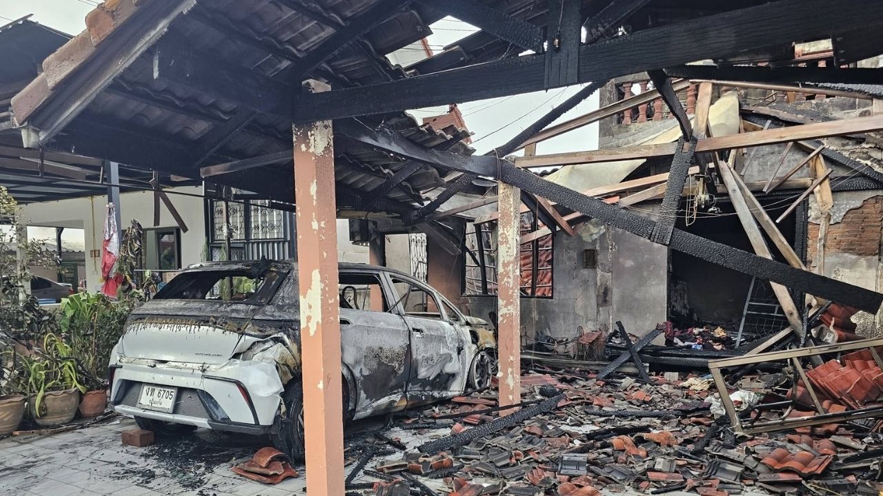 Расследование пожара в доме и электромобиле в Хонг-Каэне продолжается
