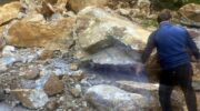 Срыв земли в Мае Хонг Сон блокирует шоссе, автомобили в ловушке