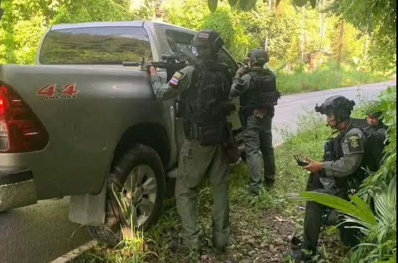 Шесть сотрудников пограничной полиции получили ранения, двое серьезно, в результате взрыва бомбы в Яле