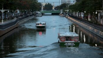 Школьные лодки и водные такси протестированы на каналах Бангкока