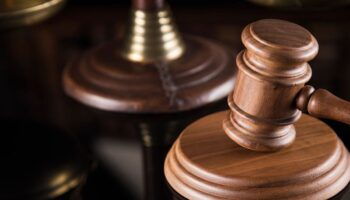 Экс-мэр заключен в тюрьму за автомобиль