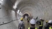 Вода проникает в строящийся туннель метро Бангкока