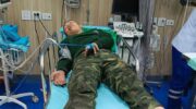 Два солдата получили ранения после того, как наступили на старую противопехотную мину в Си Са Кете