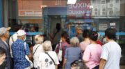 Кабинет упрощает критерии для получателей социальной карты
