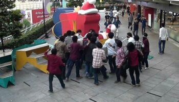 Кампус Pathumwan Tech закрыт, занятия онлайн, чтобы избежать юбилейных драк