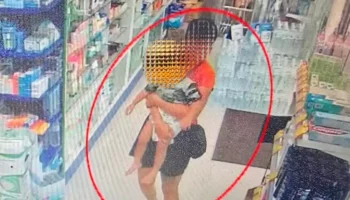Китайскую женщину обвиняют в многократном нарушении общественного порядка в Пае