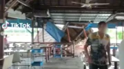 Крыша ресторана в Самут-Пракане обрушилась во время шторма, в результате чего пострадали посетители.