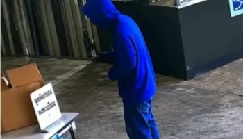 Курьер «извините» за доставку наркотиков стюардессе