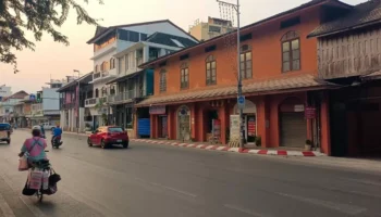 Местные жители Чиангмая говорят, что швед страдает от психического здоровья после потерь в отношениях с тайской девушкой.