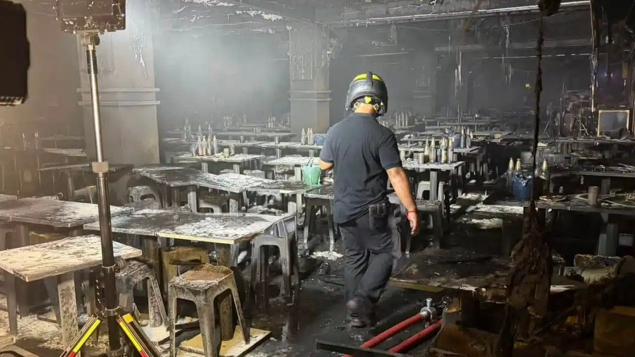 По меньшей мере 27 человек погибли в результате пожара в ночном клубе в районе Лат-Прао Бангкока