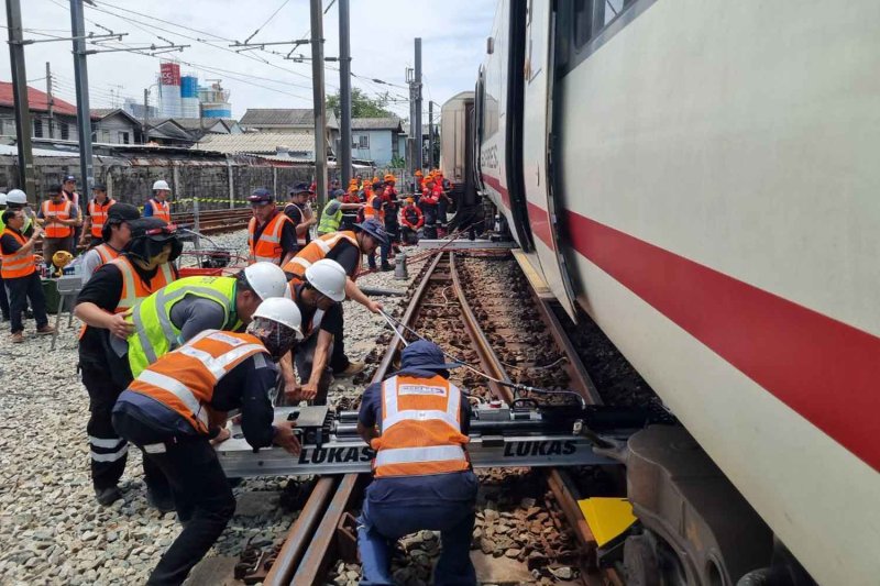 Полное обслуживание железнодорожной связи с аэропортом возобновляется