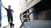 Потребители, испытывающие трудности, призывают к снижению акциза на топливо