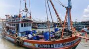 Рыболовное судно пропало, скоростной катер затонул в Трате