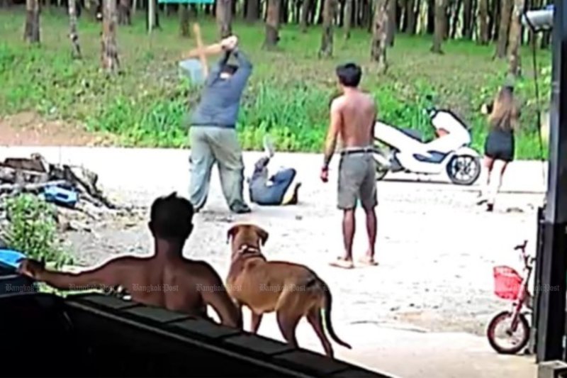 Смертельный beating пожилого человека зафиксирован на камерах видеонаблюдения